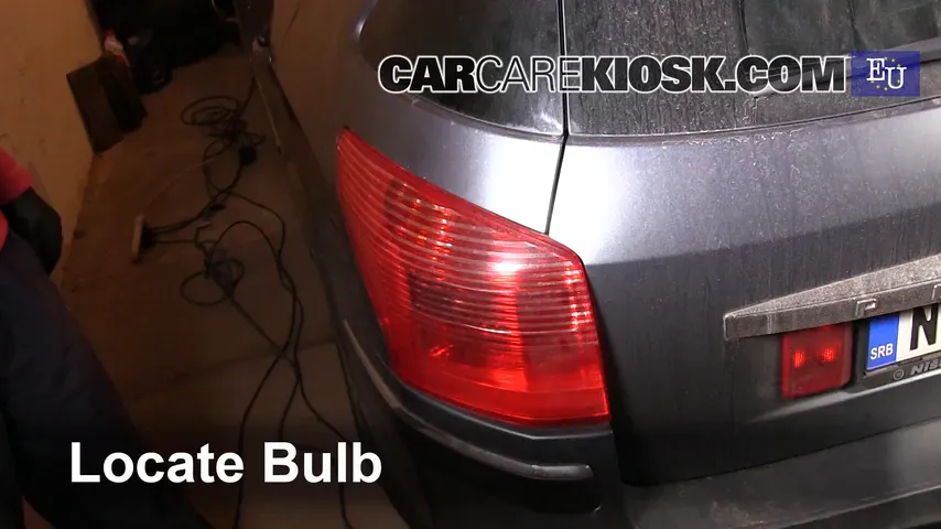 2005 Peugeot 407 SW 2.0L 4 Cyl. Lights Turn Signal - Rear (replace bulb)